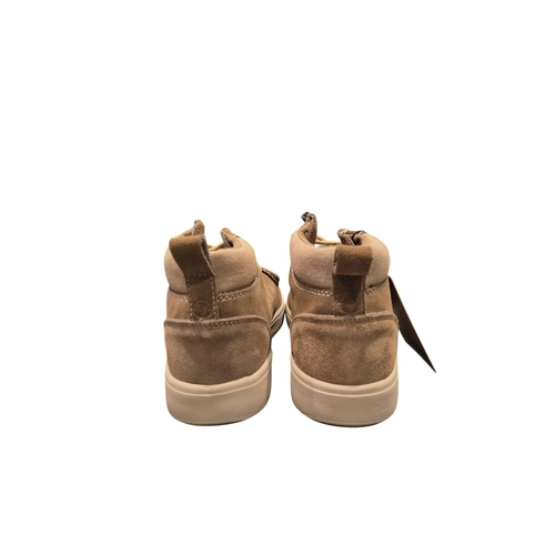 BOTA WALLABI 734 CARAMELO|NATURAL WORLD