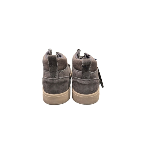 BOTA WALLABI 723 GRIS|NATURAL WORLD